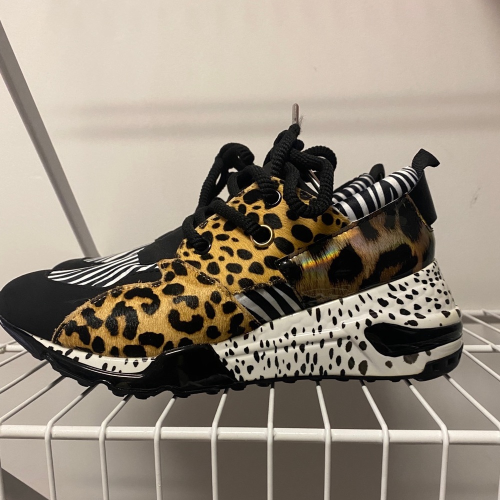 Steve Madden Tennis Shoes size- 8.5M